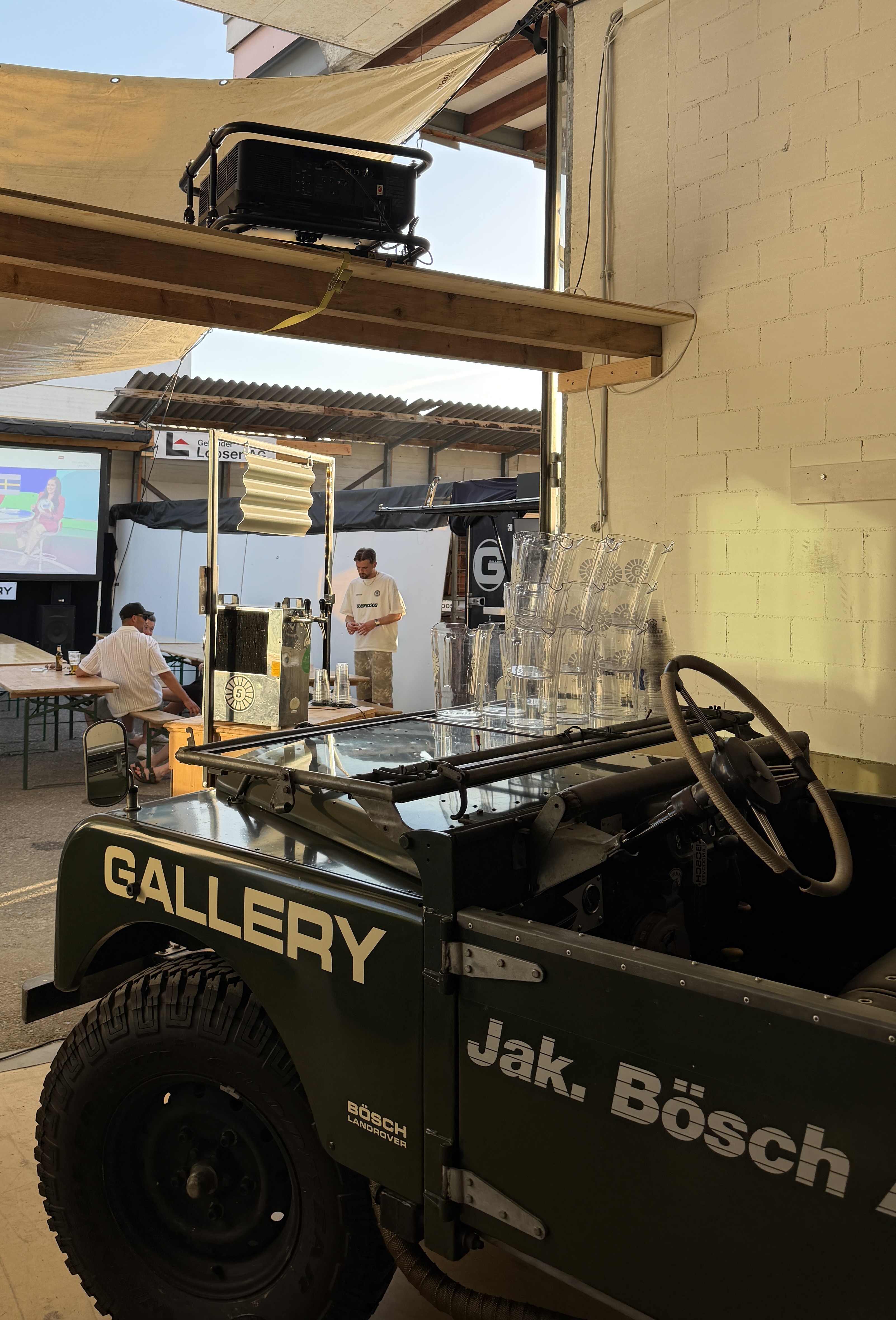 Gallery Land Rover mit Getränkestation und Eventausstattung