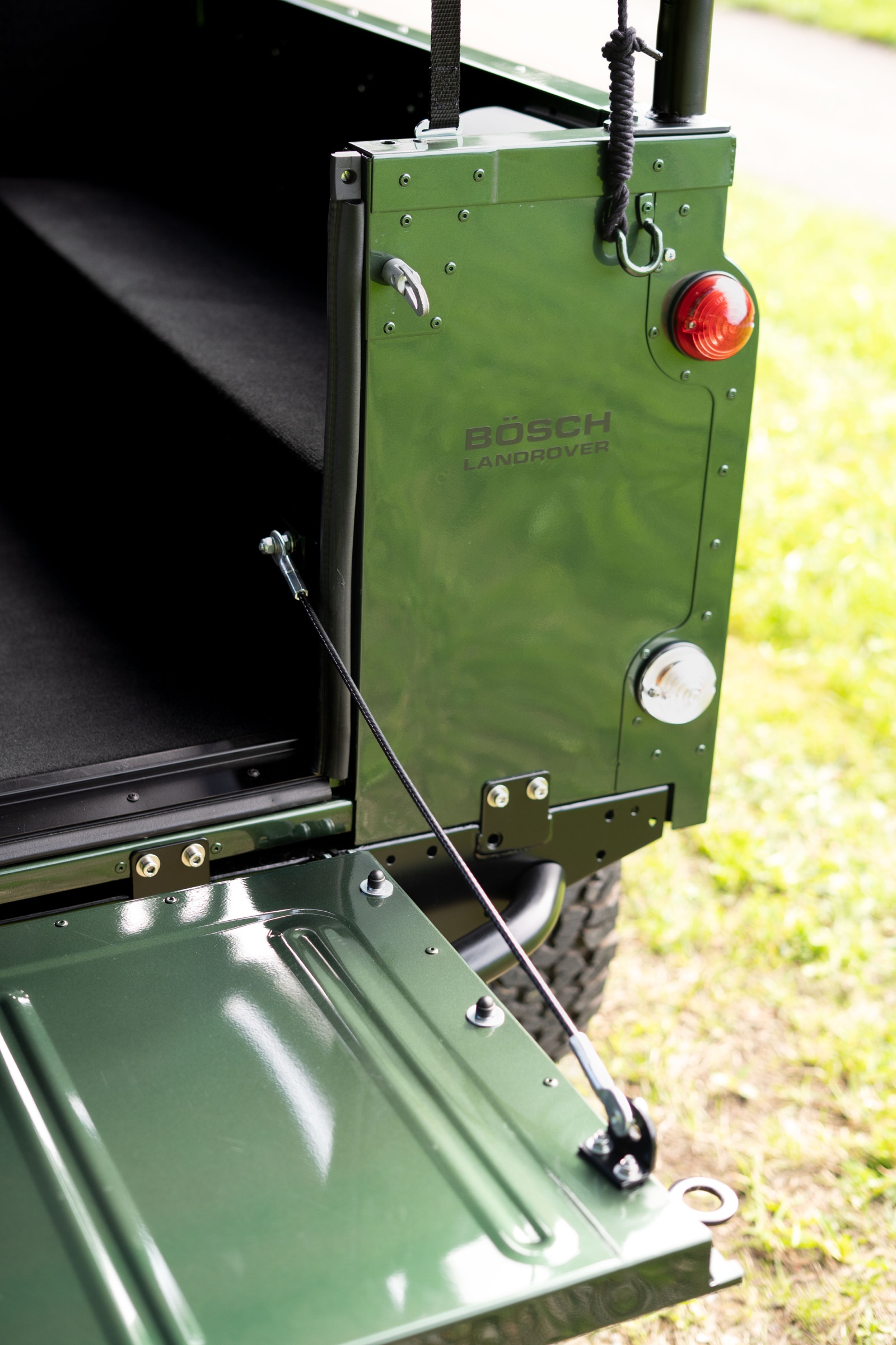 Heckdetail des grünen Land Rover V8